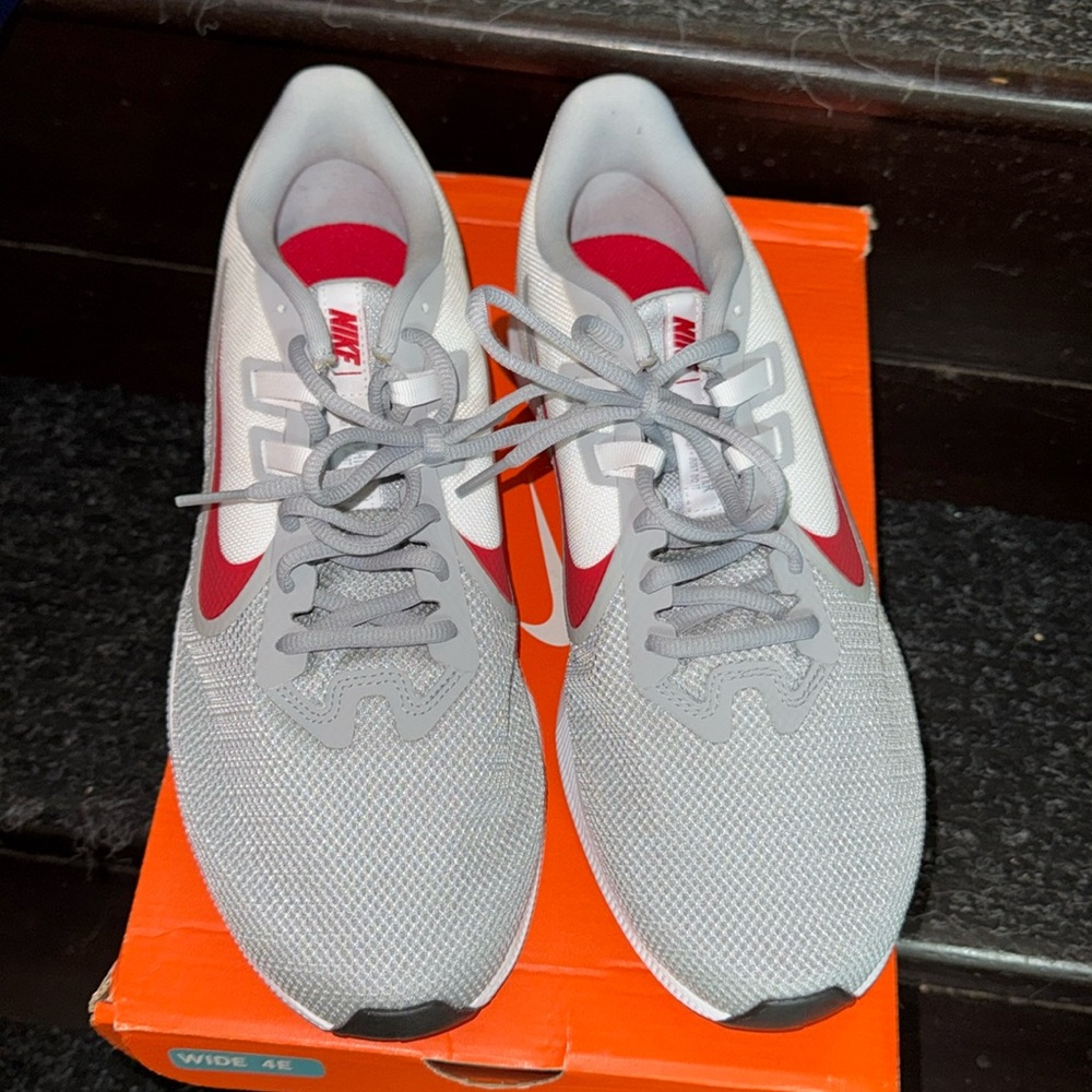Nike Downshifter 9 4E Wide size 10